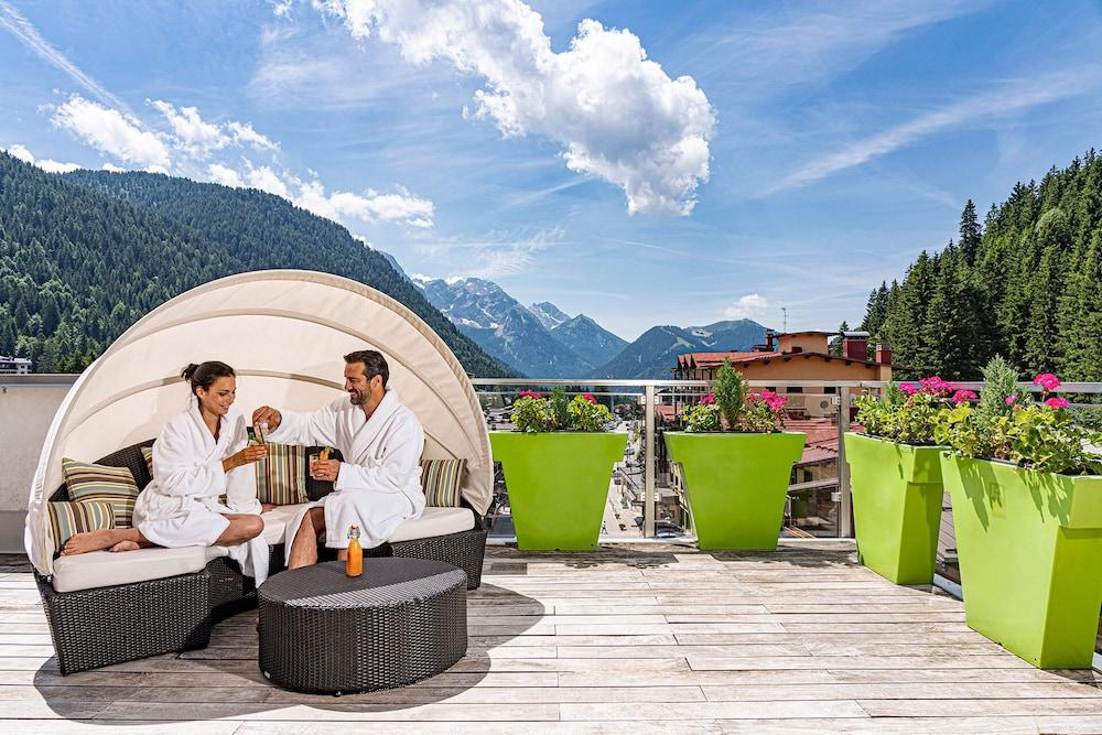 Majestic Hotel Мадона ди Кампильо Екстериор снимка