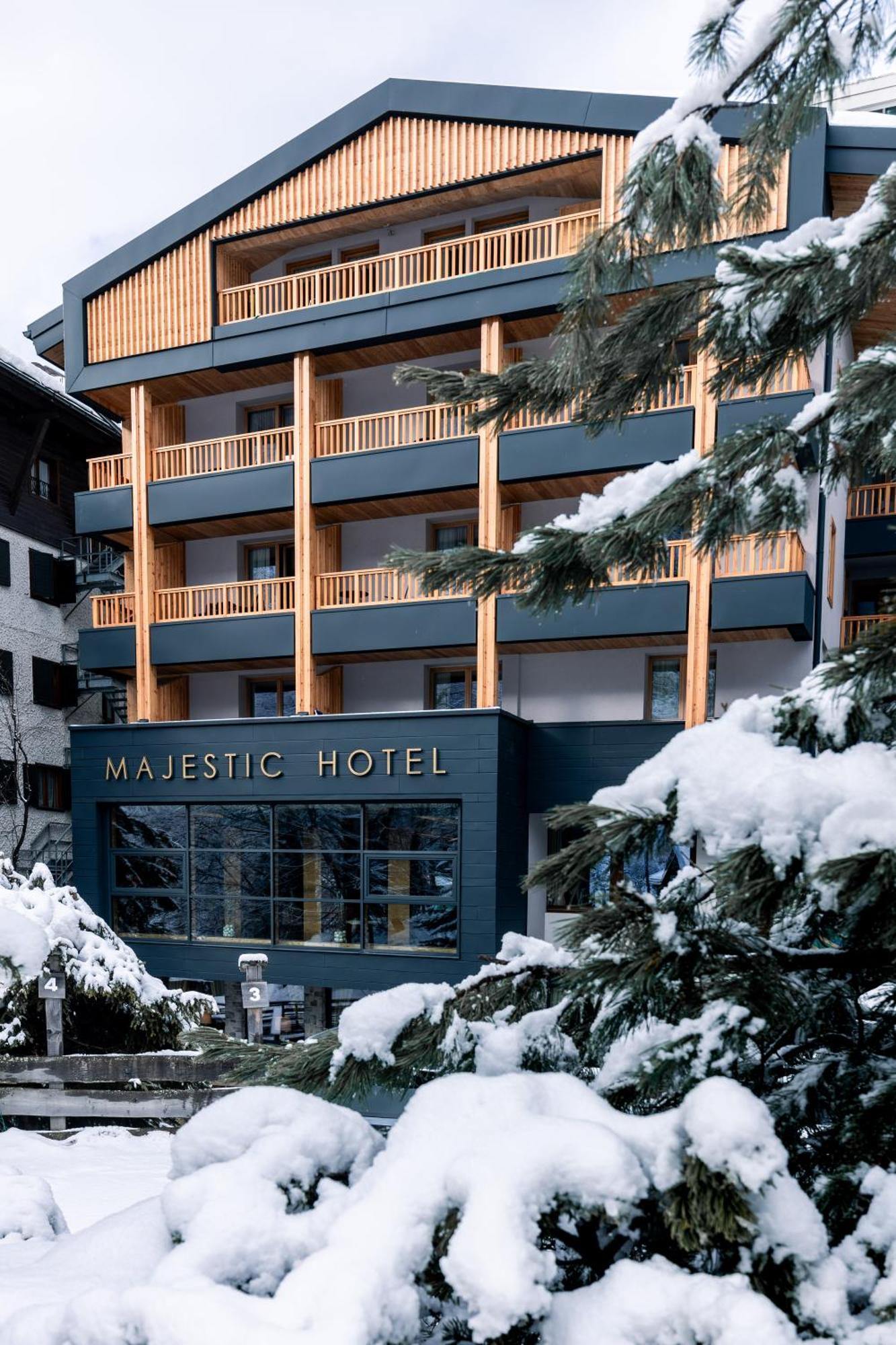 Majestic Hotel Мадона ди Кампильо Екстериор снимка